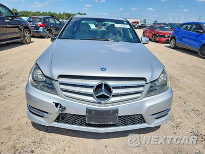 Piąte zdjęcie samochodu w środku: 2013 MERCEDES-BENZ C 250 VIN:WDDGF4HB7DR284079 - miniatura