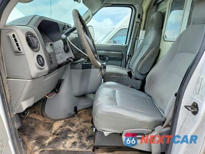 Zdjęcie 7 z 12 samochodu: 2017 FORD ECONOLINE E350 SUPER DUTY CUTAWAY VAN VIN:1FDWE3F68HDC39045 - miniatura