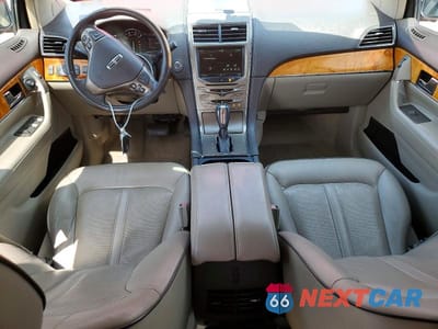 Zdjęcie 8 z 14 samochodu: 2012 LINCOLN MKX VIN:2LMDJ6JK1CBL13224 - miniatura