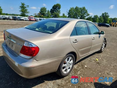 Trzecie zdjęcie samochodu z tyłu: 2005 TOYOTA CAMRY XLE V6 VIN:4T1BF30K65U102845 - miniatura