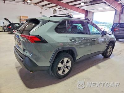 Trzecie zdjęcie samochodu z tyłu: 2020 TOYOTA RAV4 XLE VIN:2T3P1RFV4LC118217 - miniatura