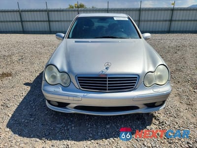 Piąte zdjęcie samochodu w środku: 2003 MERCEDES-BENZ C 32 AMG KOMPRESSOR VIN:WDBRF65J03F436339 - miniatura