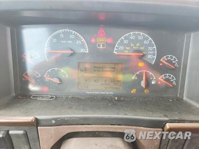 Zdjęcie 9 z 14 samochodu: 2016 VOLVO VNL SEMI TRUCK VIN:4V4NC9EH6GN938778 - miniatura