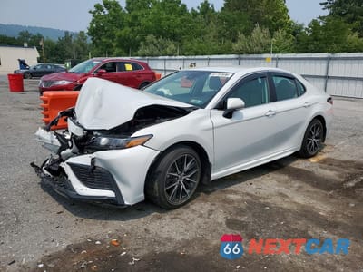 2024 TOYOTA CAMRY SE 4T1G11AK3RU201457 - główne zdjęcie licytacji z USA - miniatura