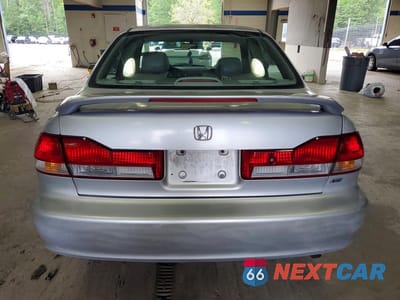 Zdjęcie 6 z 12 samochodu: 2001 HONDA ACCORD EX VIN:1HGCG165X1A063458 - miniatura