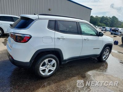 Trzecie zdjęcie samochodu z tyłu: 2023 JEEP COMPASS LATITUDE VIN:3C4NJDBN2PT561512 - miniatura