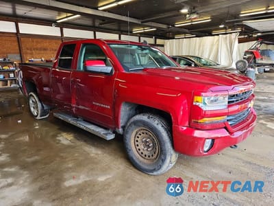 Czwarte zdjęcie samochodu z boku: 2019 CHEVROLET SILVERADO LD K1500 LT VIN:2GCVKPEC5K1206241 - miniatura
