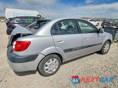 Trzecie zdjęcie samochodu z tyłu: 2008 KIA RIO BASE VIN:KNADE123186297320 - miniatura
