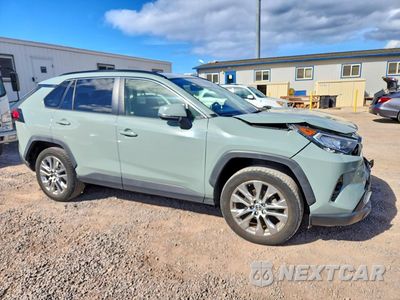 Czwarte zdjęcie samochodu z boku: 2021 TOYOTA RAV4 XLE PREMIUM VIN:JTMC1RFV9MD080138 - miniatura