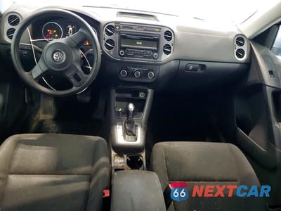 Zdjęcie 8 z 13 samochodu: 2012 VOLKSWAGEN TIGUAN S VIN:WVGBV7AXXCW542699 - miniatura