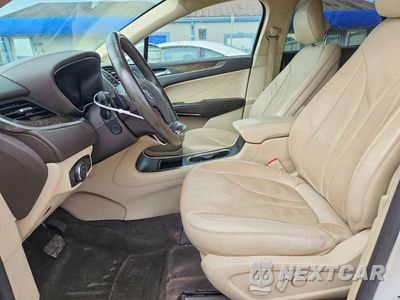 Zdjęcie 7 z 12 samochodu: 2017 LINCOLN MKC RESERVE VIN:5LMCJ3D95HUL57336 - miniatura