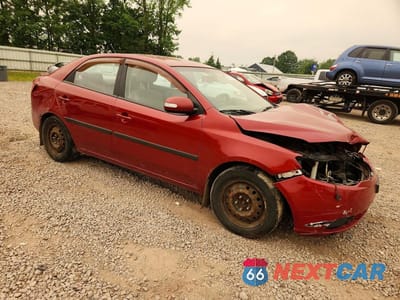 Czwarte zdjęcie samochodu z boku: 2010 KIA FORTE EX VIN:KNAFU4A25A5096084 - miniatura
