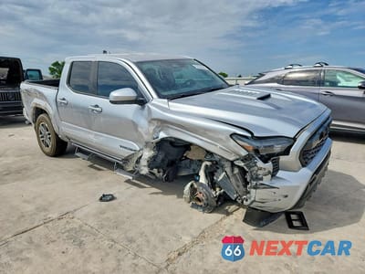 Czwarte zdjęcie samochodu z boku: 2024 TOYOTA TACOMA TRD SPORT VIN:3TMKB5FN2RM015340 - miniatura