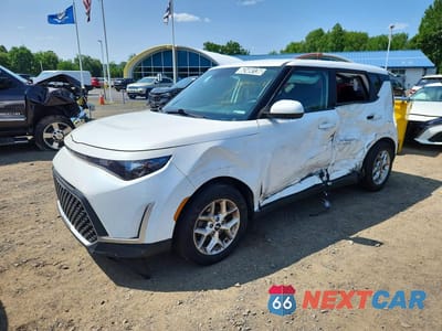 2023 KIA SOUL LX KNDJ23AU7P7876194 - główne zdjęcie licytacji z USA - miniatura