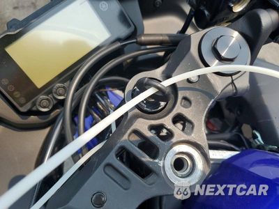Zdjęcie 8 z 10 samochodu: 2024 YAMAHA YZFR3 A VIN:MH3RH18Y4RK017158 - miniatura