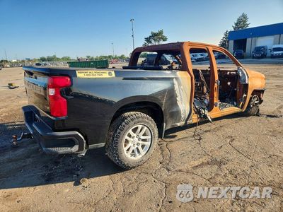 Trzecie zdjęcie samochodu z tyłu: 2021 CHEVROLET SILVERADO K1500 VIN:1GCRYAEF1MZ443634 - miniatura
