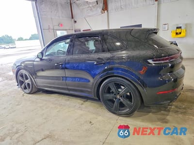 Drugie zdjęcie samochodu z przodu: 2026 PORSCHE CAYENNE TURBO E-HYBRID VIN:WP1AM2AY5TDA30082 - miniatura