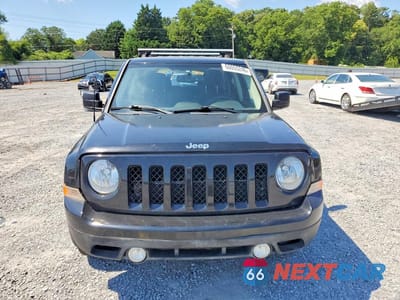 Piąte zdjęcie samochodu w środku: 2016 JEEP PATRIOT SPORT VIN:1C4NJPBA0GD528531 - miniatura