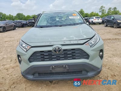 Piąte zdjęcie samochodu w środku: 2021 TOYOTA RAV4 XLE VIN:JTMW1RFV9MD074580 - miniatura
