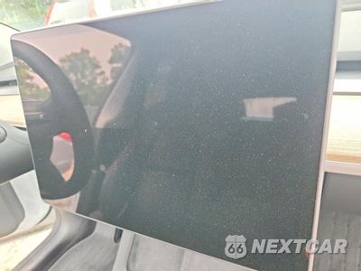 Zdjęcie 9 z 14 samochodu: 2025 TESLA MODEL Y VIN:7SAYGDEE0SA352378 - miniatura