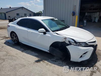 Czwarte zdjęcie samochodu z boku: 2019 TOYOTA CAMRY SE VIN:4T1B11HK7KU772424 - miniatura