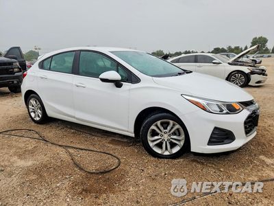 Czwarte zdjęcie samochodu z boku: 2019 CHEVROLET CRUZE LS VIN:3G1BC6SM4KS609809 - miniatura