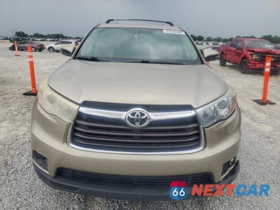 Piąte zdjęcie samochodu w środku: 2014 TOYOTA HIGHLANDER LE VIN:5TDZARFH8ES006428 - miniatura