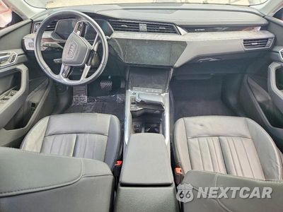 Zdjęcie 8 z 14 samochodu: 2021 AUDI E-TRON PREMIUM VIN:WA1AAAGE4MB013881 - miniatura