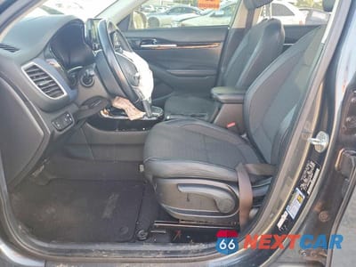 Zdjęcie 7 z 13 samochodu: 2023 KIA SELTOS S VIN:KNDEU2AA9P7369244 - miniatura