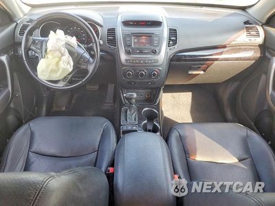 Zdjęcie 8 z 13 samochodu: 2015 KIA SORENTO LX VIN:5XYKTCA6XFG558123 - miniatura