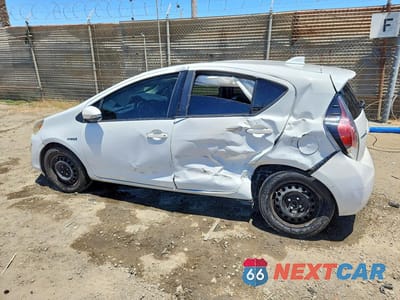 Drugie zdjęcie samochodu z przodu: 2016 TOYOTA PRIUS C ONE VIN:JTDKDTB36G1127166 - miniatura