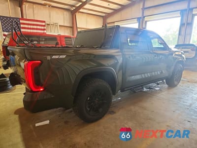 Trzecie zdjęcie samochodu z tyłu: 2022 TOYOTA TUNDRA SR5 VIN:5TFLA5DB9NX028588 - miniatura