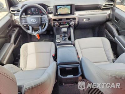 Zdjęcie 8 z 13 samochodu: 2025 TOYOTA TACOMA SR5 VIN:3TMLB5JN7SM203420 - miniatura