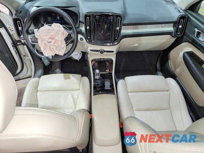 Zdjęcie 8 z 13 samochodu: 2023 VOLVO XC40 PLUS VIN:YV4L12UNXP2953175 - miniatura