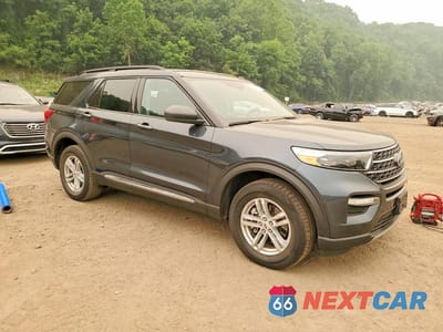 Czwarte zdjęcie samochodu z boku: 2022 FORD EXPLORER XLT VIN:1FMSK8DH5NGC37000 - miniatura