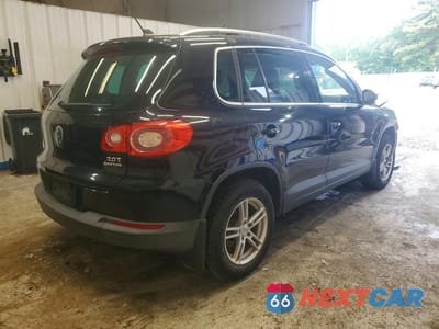 Trzecie zdjęcie samochodu z tyłu: 2011 VOLKSWAGEN TIGUAN S VIN:WVGBV7AX9BW532180 - miniatura