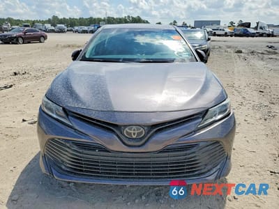 Piąte zdjęcie samochodu w środku: 2020 TOYOTA CAMRY LE VIN:4T1C11AK8LU329912 - miniatura