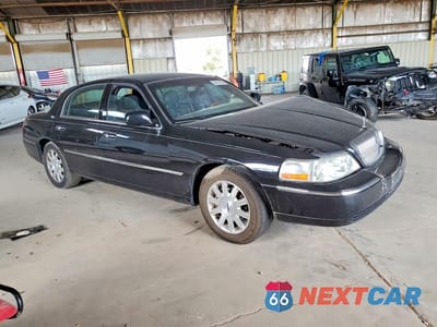 Czwarte zdjęcie samochodu z boku: 2009 LINCOLN TOWN CAR SIGNATURE LIMITED VIN:2LNHM82V09X610697 - miniatura