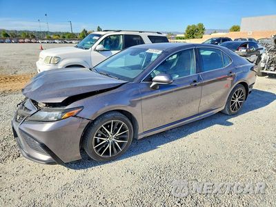 2021 TOYOTA CAMRY 4T1G11AK1MU617256 - główne zdjęcie licytacji z USA - miniatura