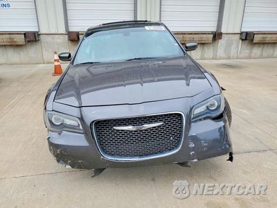 Piąte zdjęcie samochodu w środku: 2016 CHRYSLER 300 S VIN:2C3CCAGG1GH165790 - miniatura