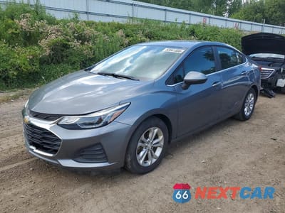2019 CHEVROLET CRUZE LT 1G1BE5SM9K7118185 - główne zdjęcie licytacji z USA - miniatura