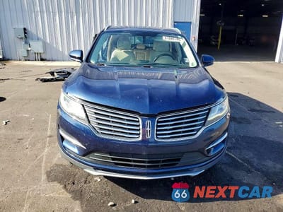 Piąte zdjęcie samochodu w środku: 2017 LINCOLN MKC PREMIERE VIN:5LMCJ1C90HUL49537 - miniatura