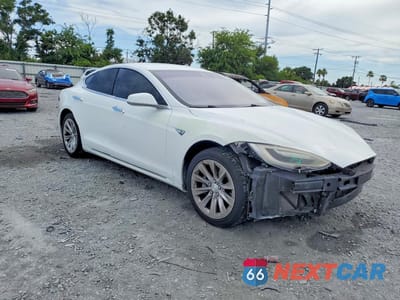 Czwarte zdjęcie samochodu z boku: 2016 TESLA MODEL S VIN:5YJSA1E16GF158948 - miniatura