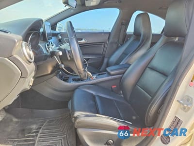 Zdjęcie 7 z 13 samochodu: 2016 MERCEDES-BENZ CLA 250 VIN:WDDSJ4EB3GN339054 - miniatura