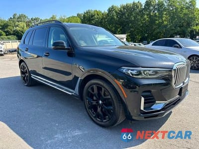 Czwarte zdjęcie samochodu z boku: 2021 BMW X7 XDRIVE40I VIN:5UXCW2C03M9H82428 - miniatura