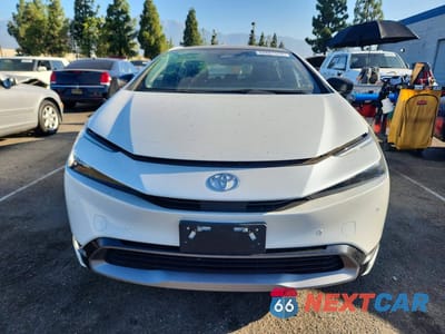 Piąte zdjęcie samochodu w środku: 2023 TOYOTA PRIUS XLE VIN:JTDADABU7P3005039 - miniatura