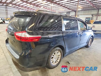 Trzecie zdjęcie samochodu z tyłu: 2017 TOYOTA SIENNA XLE 8-PASSENGER VIN:5TDYZ3DC4HS796601 - miniatura