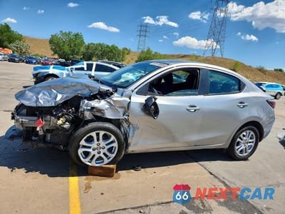 2016 SCION IA BASE 3MYDLBZV1GY140286 - główne zdjęcie licytacji z USA - miniatura