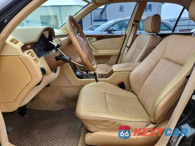 Zdjęcie 7 z 12 samochodu: 2001 MERCEDES-BENZ E 320 4MATIC VIN:WDBJF82J41X052469 - miniatura
