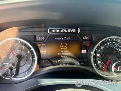 Zdjęcie 8 z 10 samochodu: 2019 RAM 1500 LIMITED VIN:1C6SRFHT9KN551525 - miniatura